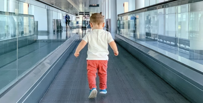 В России детей перестанут вписывать в загранпаспорт