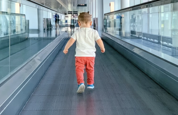 В России детей перестанут вписывать в загранпаспорт