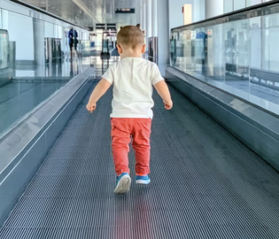 В России детей перестанут вписывать в загранпаспорт