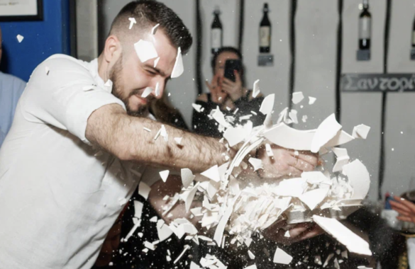 Ресторан ΜΟΛΩΝ ΛΑΒΕ отметит День национального возрождения Греции