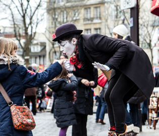 В Испании поцелуй руки без согласия приравняли к сексуальному насилию