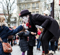 В Испании поцелуй руки без согласия приравняли к сексуальному насилию