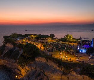 Роберт Плант откроет музыкальный фестиваль в Греции Роберт Плант откроет музыкальный фестиваль в Греции